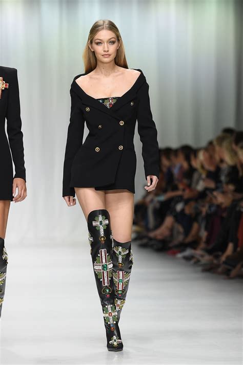 gigi hadid versace